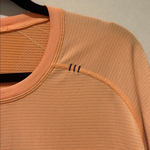 Lululemon Athletica - Metal Vent Tech Short Sleeve T-shirt.Orange. Large - Picture 2 of 15